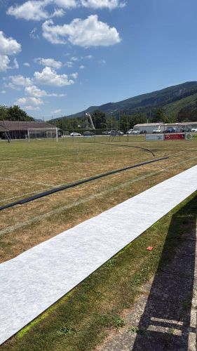 Neue Bewässerungsanlage für das Hauptfeld